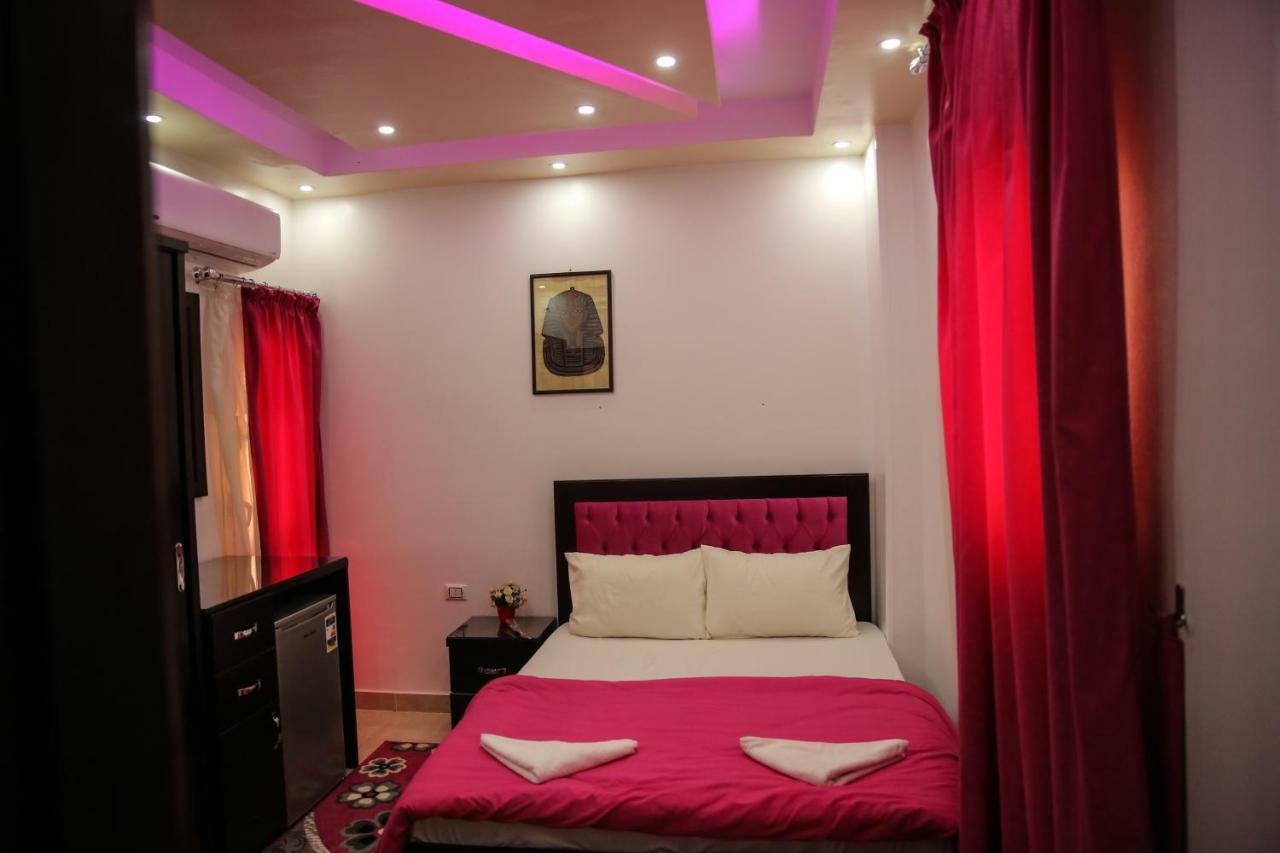 Kafret el-Gabal Queen Pyramids View Inn מראה חיצוני תמונה