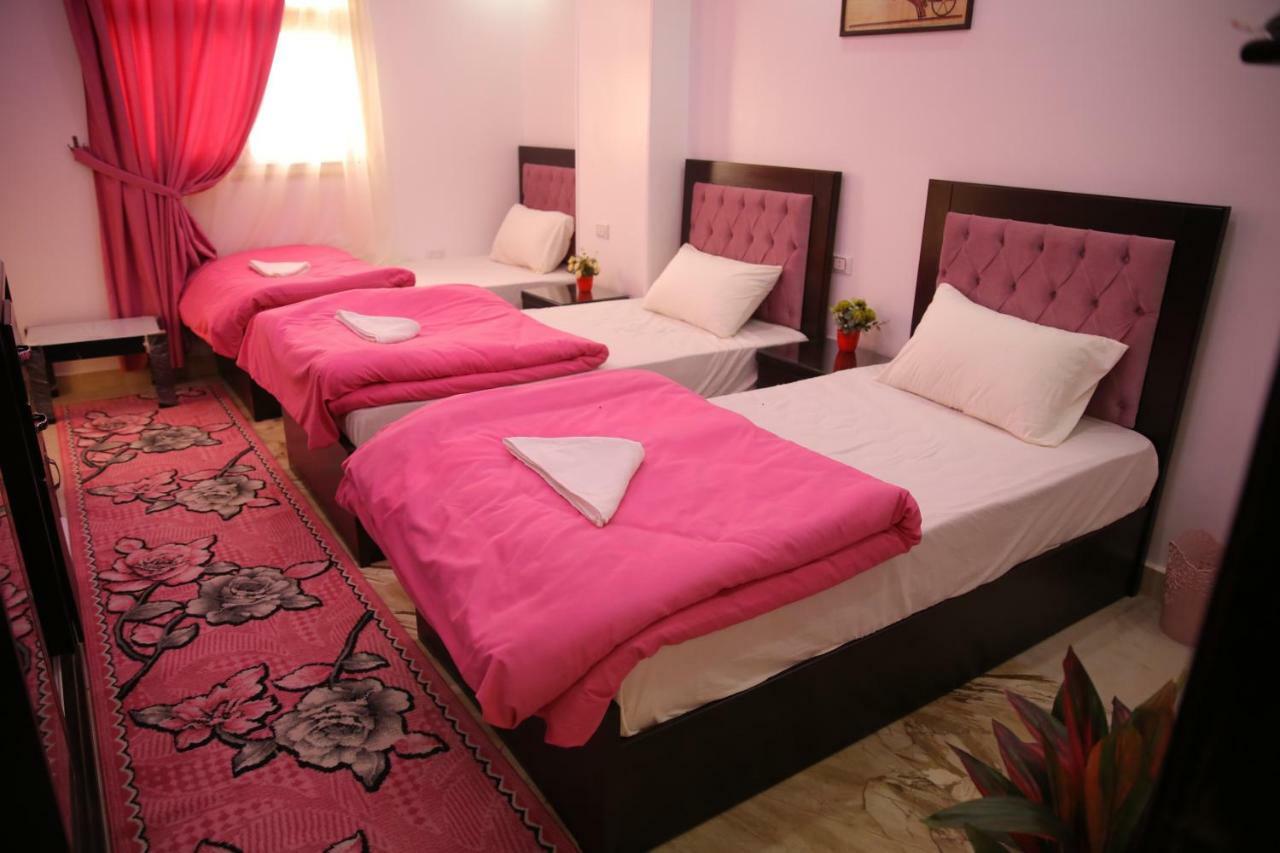 Kafret el-Gabal Queen Pyramids View Inn מראה חיצוני תמונה