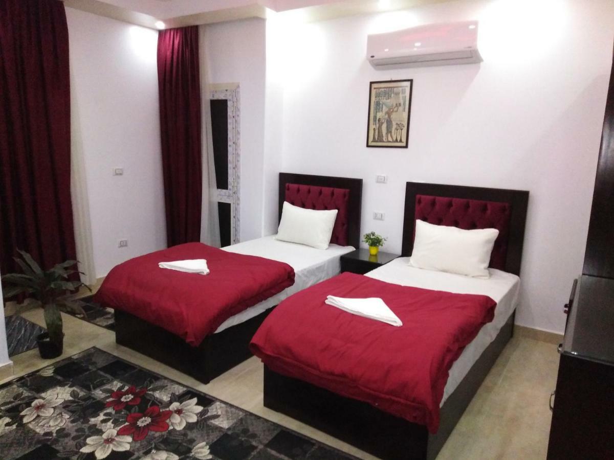 Kafret el-Gabal Queen Pyramids View Inn מראה חיצוני תמונה